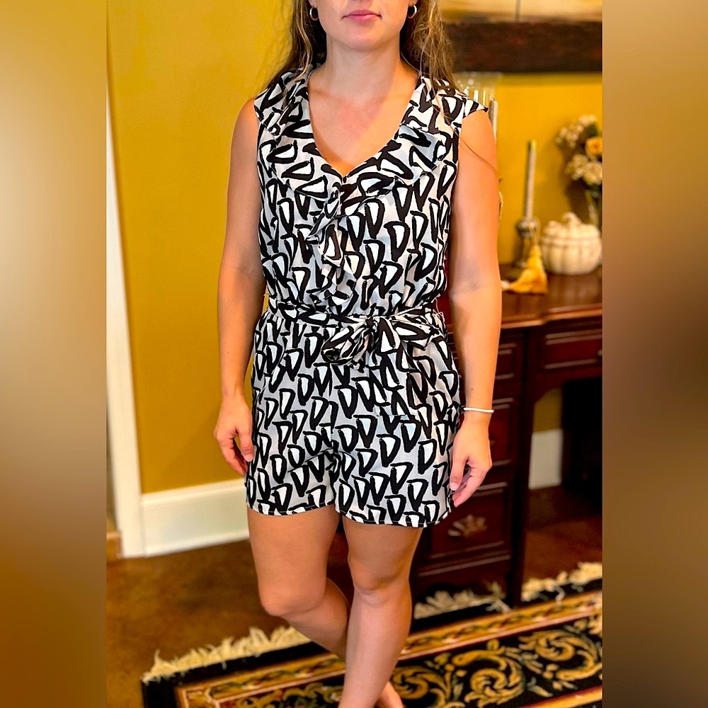 BCBGeneration XS jumpsuit romper shorts worn once Ivory, Gray and Black Romper